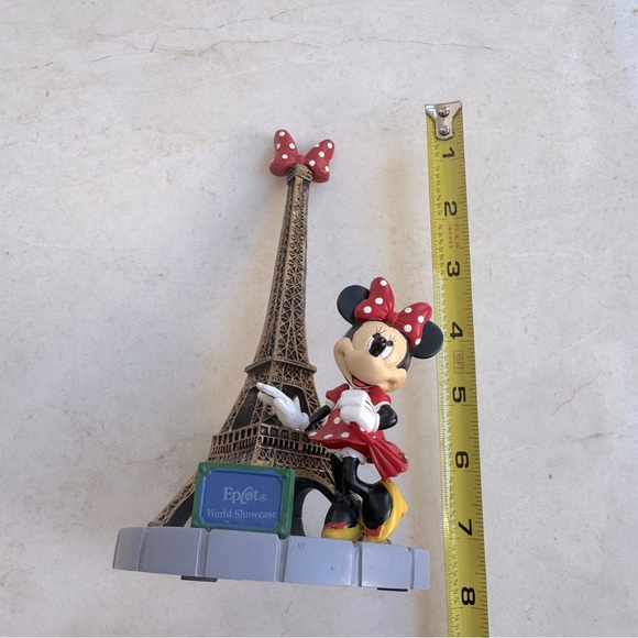 Disney Epcot Mini Mouse figurine World Showcasese - Picture 6 of 6